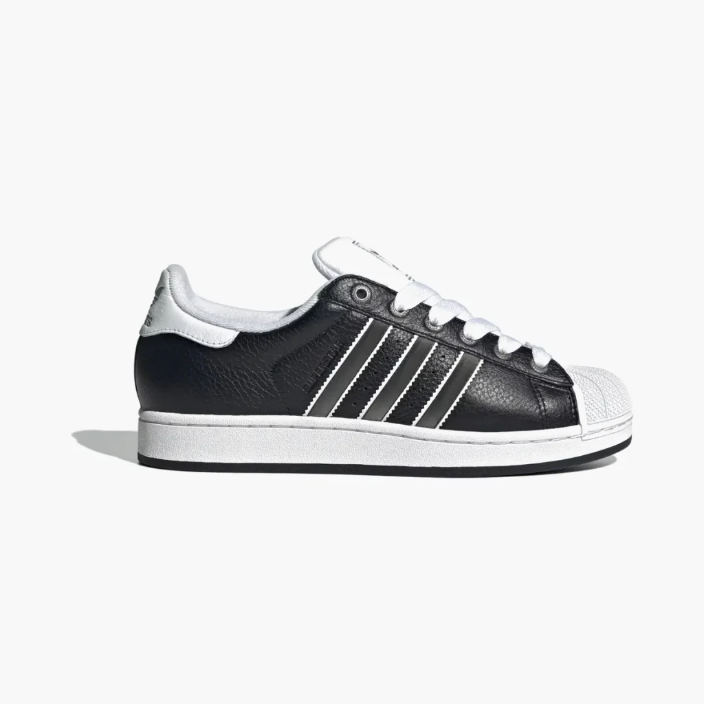 نمای کنار کتونی آدیداس مدل Superstar II کد JQ3209